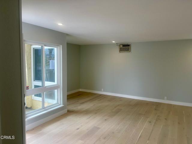 3077 Harbor Boulevard, Ventura CA: https://media.crmls.org/mediaz/6b3d20dd-029e-4e2c-b41d-a01a26898fc4.jpg