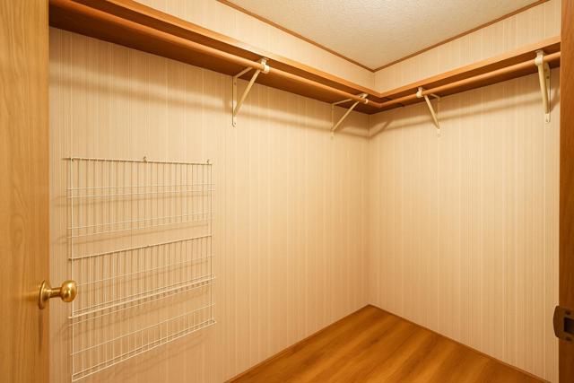 440 Moffett Boulevard, Mountain View CA: https://media.crmls.org/mediaz/6b3d4253-4ef8-4732-846e-f0358ddd4626.jpg