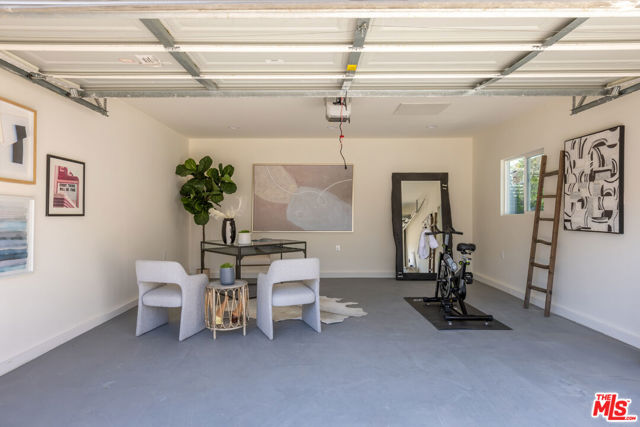 3827 S Victoria Avenue, View Park CA: https://media.crmls.org/mediaz/6b3d8a26-761f-4914-8f54-a71e6fd7f67e.jpg