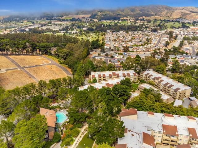 377 Mandarin Drive, Daly City CA: https://media.crmls.org/mediaz/6b3da8d7-d849-4e9e-8737-0440224b1193.jpg