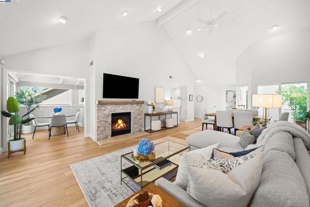 711 Glen Eagle Ct, Danville CA: https://media.crmls.org/mediaz/6b3de23c-7126-42b9-8599-2b723786f6df.jpg