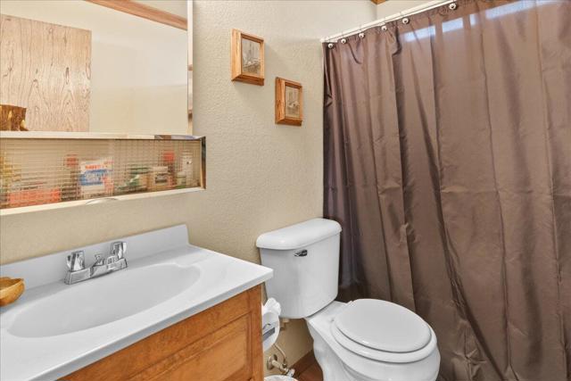 1101 W Country Club Boulevard, Big Bear CA: https://media.crmls.org/mediaz/6b3ded40-80b4-4aca-840b-26a6f37b6169.jpg