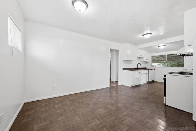 9920 22 River St, Lakeside CA: https://media.crmls.org/mediaz/6b3e87b3-01b3-4cd6-9116-597f1a525e3b.jpg