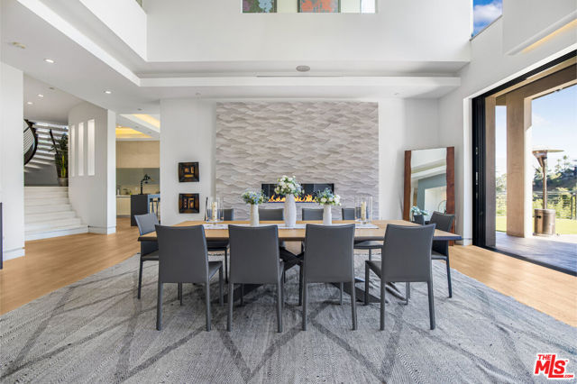2501 Zorada Drive, Los Angeles CA: https://media.crmls.org/mediaz/6b3e87c8-470a-4592-b424-e4a1830858d3.jpg