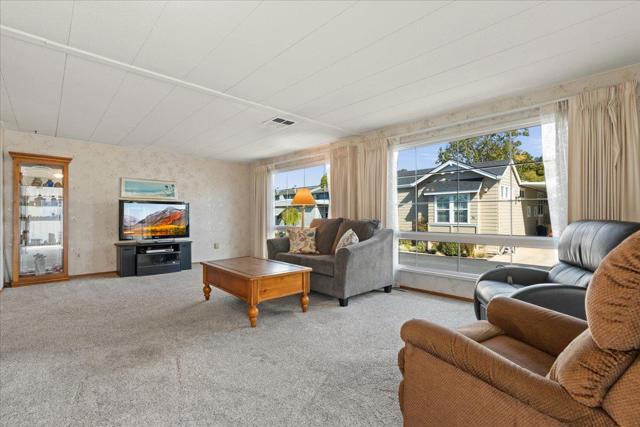 87 Leawood, Aptos CA: https://media.crmls.org/mediaz/6b3eac1b-4773-4658-98fe-77d4a2e49430.jpg