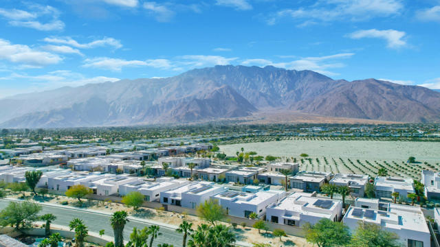 1041 E ViA San Dimas Road, Palm Springs CA: https://media.crmls.org/mediaz/6b3f0826-0189-4b4a-a3b2-50332345bec4.jpg