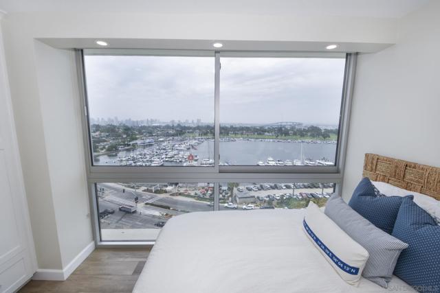 1710 Avenida Del Mundo, Coronado CA: https://media.crmls.org/mediaz/6b3f5211-039e-4e45-aff2-5f1a87162cf8.jpg