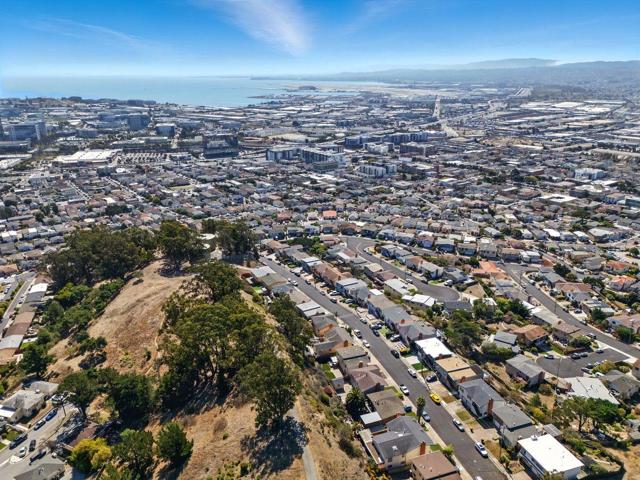 553 Diamond Avenue, South San Francisco CA: https://media.crmls.org/mediaz/6b3fd2c0-50ea-4321-9431-cb745845500b.jpg