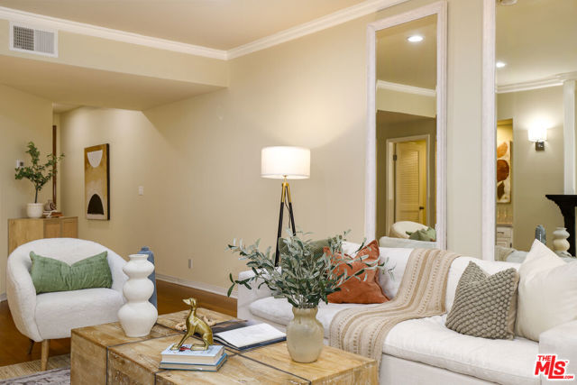 11939 Gorham Avenue, Los Angeles CA: https://media.crmls.org/mediaz/6b3ff890-a6a2-48a3-9ea1-72370778876a.jpg