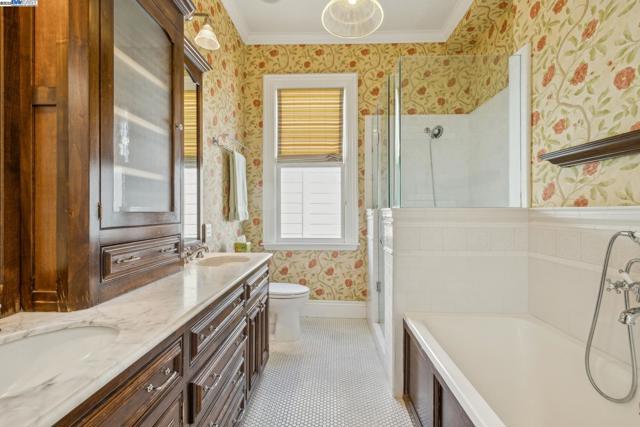 2070 Bush St, San Francisco CA: https://media.crmls.org/mediaz/6b405655-9ba5-45c2-9203-a5a86f6087da.jpg