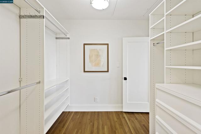 24 La Campana Rd, Orinda CA: https://media.crmls.org/mediaz/6b40ac89-30b3-49cb-bcd3-2f64b71dd90a.jpg