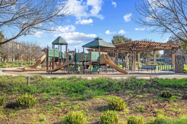 663 Modern Ice Drive, San Jose CA: https://media.crmls.org/mediaz/6b40cae4-da6d-4d4b-849c-839771992d30.jpg