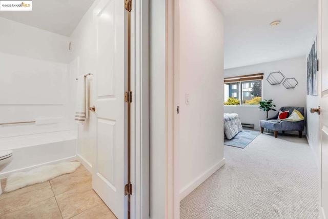 6400 Christie AVE, Emeryville CA: https://media.crmls.org/mediaz/6b412464-bc76-44a6-9bc2-13215ae27ed4.jpg