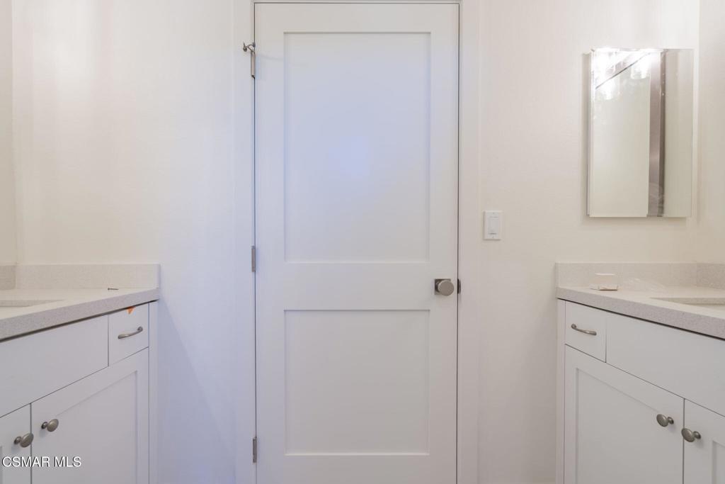 https://media.crmls.org/mediaz/6b412e89-971d-45b3-b36a-46da698803de.jpg?preset=X-Large
