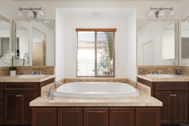 Detail Gallery Image 21 of 51 For 636 Weatherstone Way, San Marcos,  CA 92078 - 5 Beds | 4 Baths