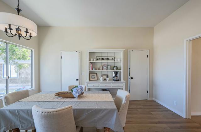 570572 Belden Street, Monterey CA: https://media.crmls.org/mediaz/6b41a90e-fadf-43a2-8a9c-32d3aa7450eb.jpg