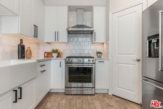 7100 Playa Vista Drive, Playa Vista CA: https://media.crmls.org/mediaz/6b4213f5-38f5-426e-8a40-9779a27e0d50.jpg