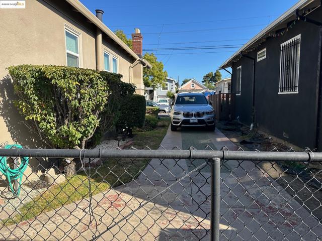 1937 87th Avenue, Oakland CA: https://media.crmls.org/mediaz/6b423fc6-41e0-4fd3-b808-d590e8e1146d.jpg