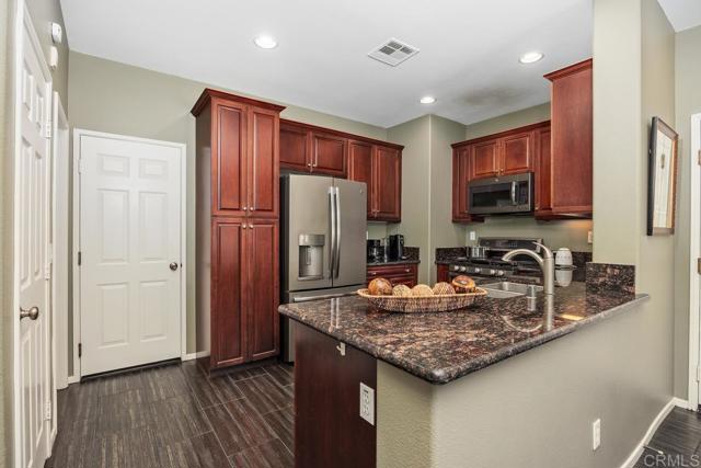 Detail Gallery Image 5 of 23 For 4014 Backshore Ct, Carlsbad,  CA 92010 - 3 Beds | 2/1 Baths