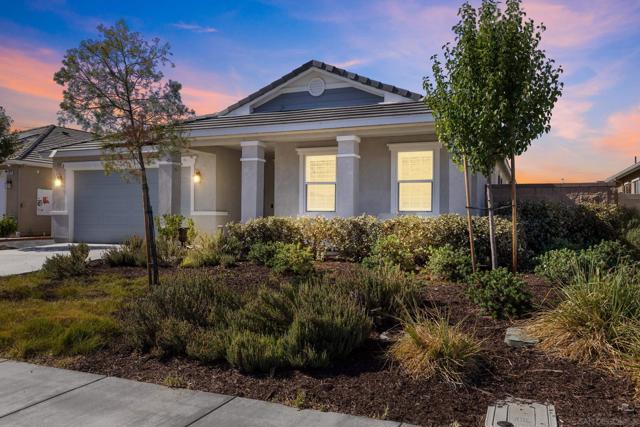 28382 Hopscotch dr,  CA: https://media.crmls.org/mediaz/6b428bc0-752a-4d18-b76c-6071411a712e.jpg