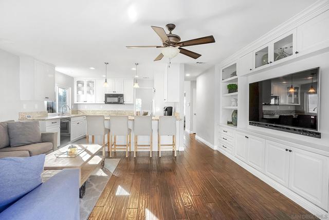 13647 Paseo Cardiel, San Diego CA: https://media.crmls.org/mediaz/6b43bc92-4f5c-4f94-bbad-8e679627b422.jpg