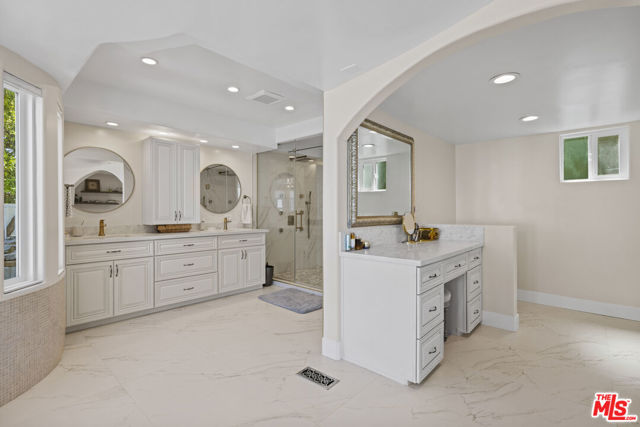 8944 Enfield Avenue, Sherwood Forest CA: https://media.crmls.org/mediaz/6b43c01d-1ed5-4365-b797-88a18c15b185.jpg