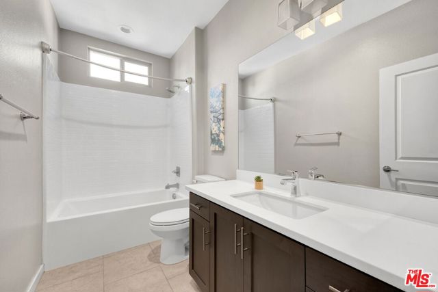 746 Farrier Way, Upland CA: https://media.crmls.org/mediaz/6b43f1d2-157a-42b7-badc-77009f11475f.jpg