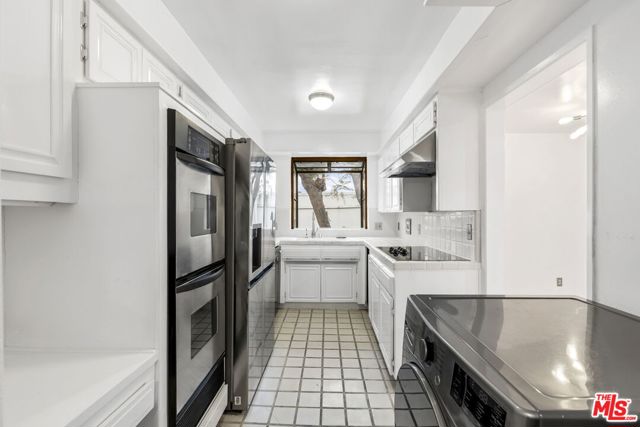 1807 Camden Avenue, Los Angeles CA: https://media.crmls.org/mediaz/6b4429e1-b8fb-4be2-9bbb-25fa32320f16.jpg