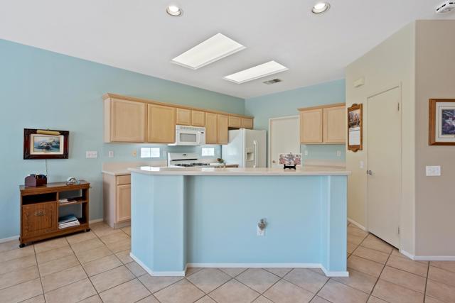 37410 Medjool Avenue, Palm Desert CA: https://media.crmls.org/mediaz/6b4458cd-d805-4140-b05b-e100b4aefa68.jpg