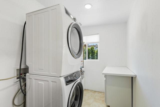 38855 Paradise Way, Cathedral City CA: https://media.crmls.org/mediaz/6b44c0db-d4a0-4608-81fd-ac67ebd27fff.jpg