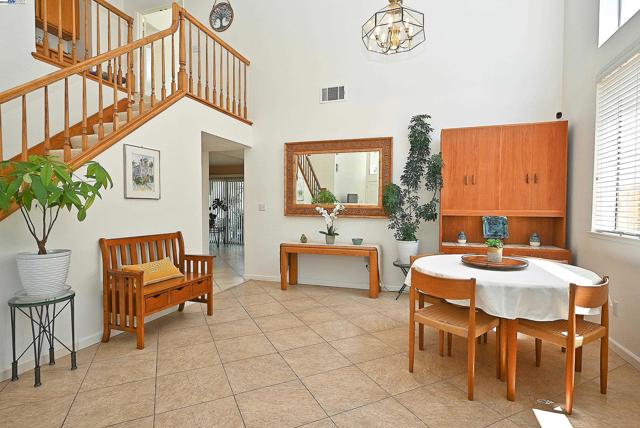 4525 Wolverine Way, Antioch CA: https://media.crmls.org/mediaz/6b44eb03-8e7f-415a-a76b-4a86321c8f41.jpg