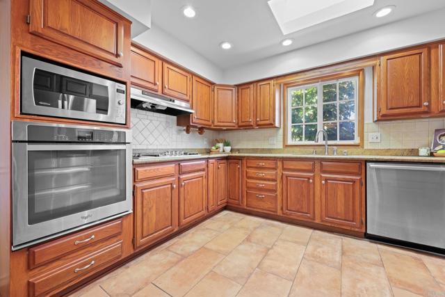 Detail Gallery Image 4 of 41 For 376 Roman Way, Chula Vista,  CA 91911 - 4 Beds | 2 Baths