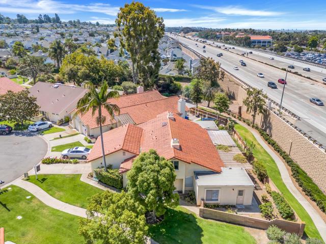 801 Caminito Azul, Carlsbad CA: https://media.crmls.org/mediaz/6b45bd09-c7b1-4fe5-b1ac-6f914871a1bd.jpg