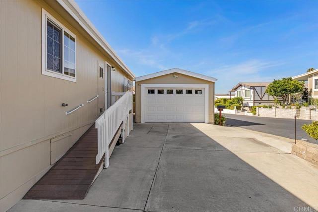 1930 W San Marcos Blvd, San Marcos CA: https://media.crmls.org/mediaz/6b463f50-c1b5-4264-83a6-1739e1bf0f80.jpg