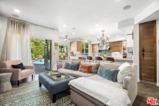 4544 Tobias Avenue, Sherman Oaks CA: https://media.crmls.org/mediaz/6b463f73-bc36-43b1-958d-8b90cb253842.jpg