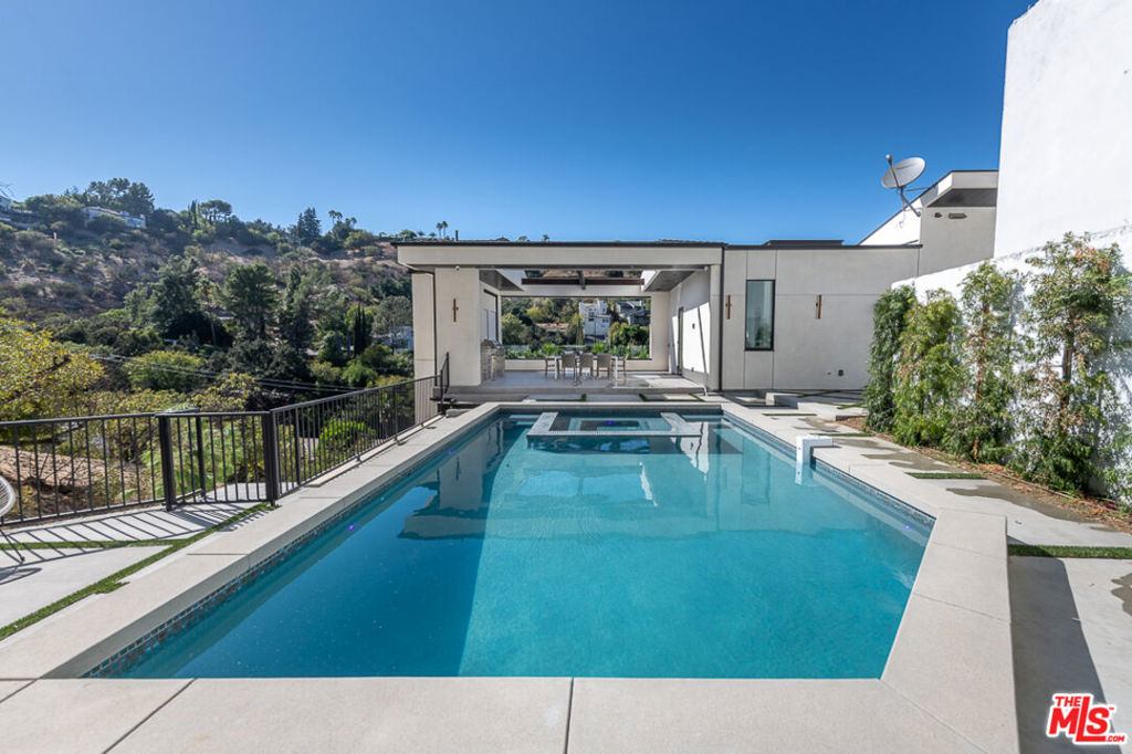 3920 Knobhill Drive, Sherman Oaks, CA 91423