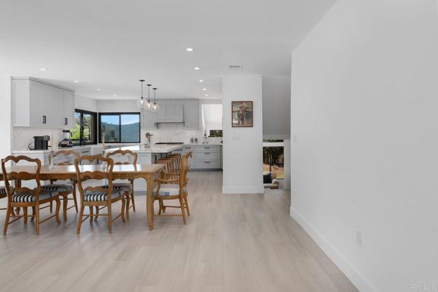 3453 Via Loma Vista, Escondido CA: https://media.crmls.org/mediaz/6b468a41-0ffe-46af-9ee8-5aee0d977063.jpg