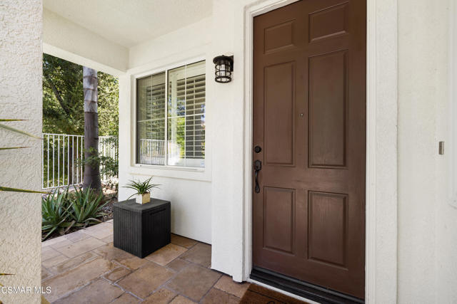 3206 Clarita Court, Thousand Oaks CA: https://media.crmls.org/mediaz/6b46986b-d01b-4d9c-8f75-1c3e44e0d374.jpg