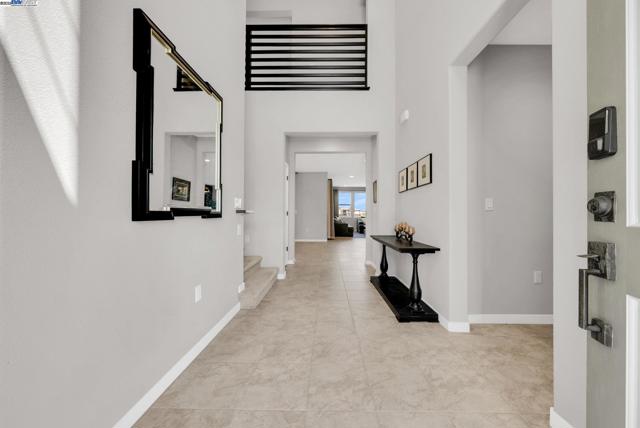 2859 Wylin Blvd, Lathrop CA: https://media.crmls.org/mediaz/6b46e7ef-78fe-4612-baac-be8a89565962.jpg