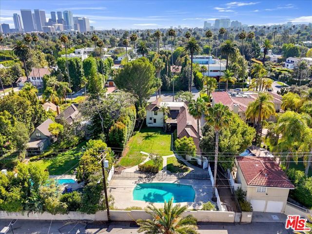 626 N Canon Drive, Beverly Hills CA: https://media.crmls.org/mediaz/6b46e89f-b753-462e-9402-e5ce67fbf1bf.jpg