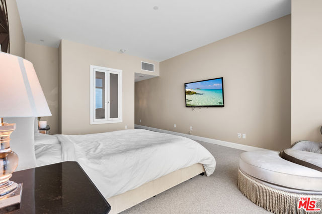 900 W Olympic Boulevard, Los Angeles CA: https://media.crmls.org/mediaz/6b47676e-22c0-477e-8a0b-e118bb9b4cc0.jpg