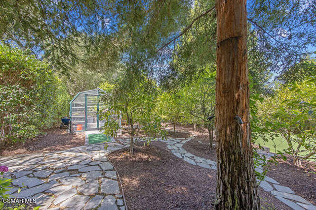 421 Whitegate Road, Thousand Oaks CA: https://media.crmls.org/mediaz/6b47b066-4b3f-4105-bd98-74e16a43608c.jpg