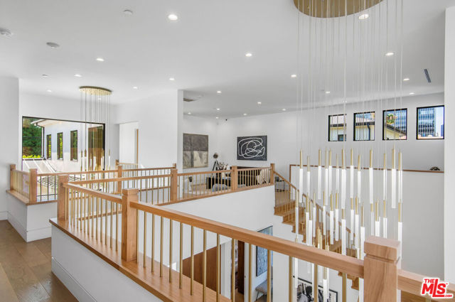 4544 Woodley Avenue, Encino CA: https://media.crmls.org/mediaz/6b47fb4f-04e0-434a-851d-6b71ecacae9c.jpg