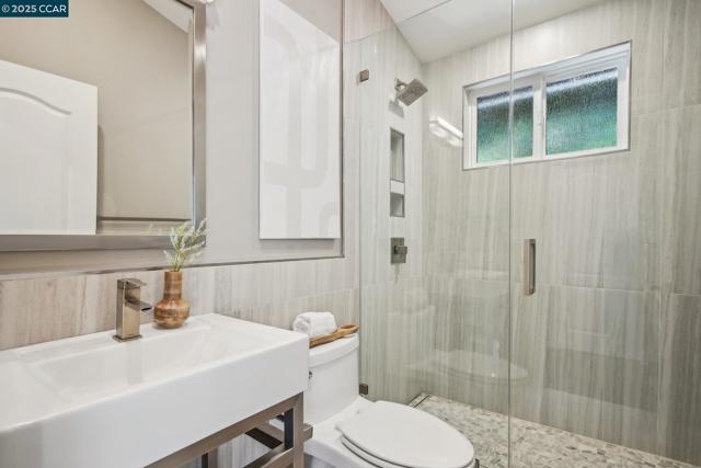 12994 Hawkins Dr, San Ramon CA: https://media.crmls.org/mediaz/6b480228-8ec6-493d-9244-b4144ad91d6b.jpg