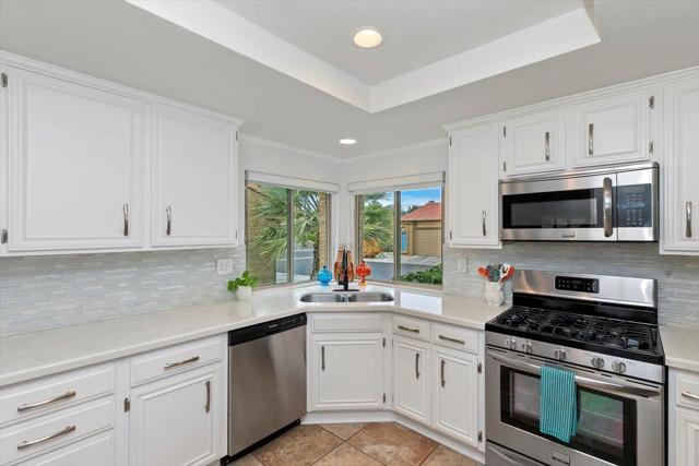 44509 Sorrento Court, Palm Desert CA: https://media.crmls.org/mediaz/6b490f1a-3df3-4aec-b00a-db7ca2540686.jpg