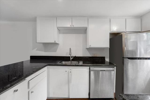 2340 Caringa Way E, Carlsbad CA: https://media.crmls.org/mediaz/6b4ac15a-52eb-4721-8ba8-12c7e1e0a86e.jpg