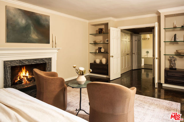 2533 Benedict Canyon Drive, Beverly Hills CA: https://media.crmls.org/mediaz/6b4b802e-5f64-46ad-96a8-be68fe8eede4.jpg