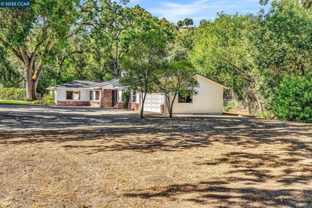 205 Castle Hill Ranch Rd, Walnut Creek CA: https://media.crmls.org/mediaz/6b4b8300-b11a-4853-a5a5-8a5e3c9f30d5.jpg