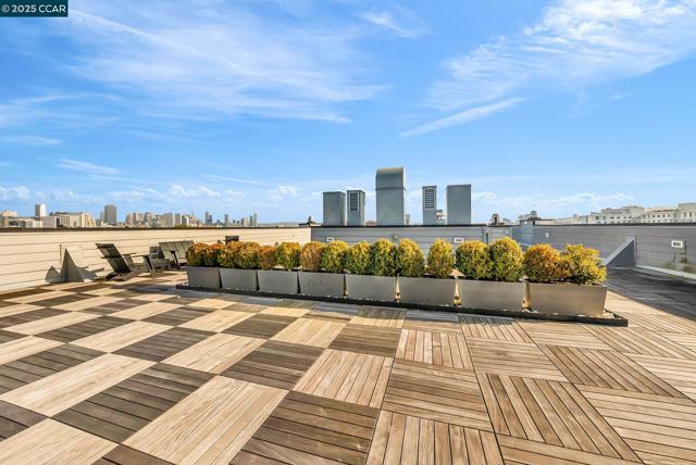 1515 15Th St, San Francisco CA: https://media.crmls.org/mediaz/6b4ba5ae-30e3-4dc2-896e-81da86e5f374.jpg