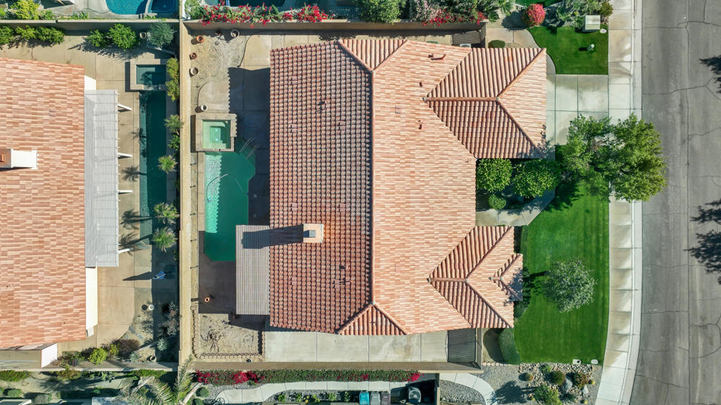 https://media.crmls.org/mediaz/6b4c2368-8f32-49bc-b9c9-d660e6ac2b50.jpg?preset=X-Large
